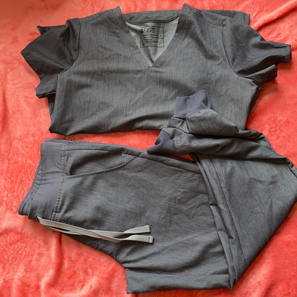 Figs Scrub set size s in charcoal